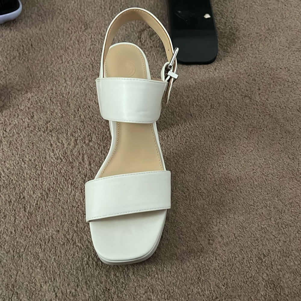 White urban outfitters pumps